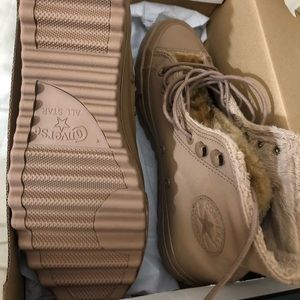 • BRAND NEW BROWN CONVERSE HIGH TOP FUR BOOTS •